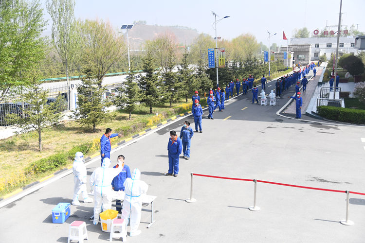 公司為駐廠職工開展核酸檢測(cè)_副本.jpg